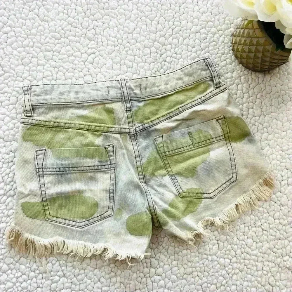 Free People Green Camouflage Embrllish Cheeky Distress Fray Jean‎ Shorts Size 25